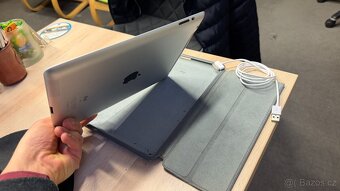 Apple iPad 2 64GB (Wi-Fi + GSM/3G Cellular) 2011 - 4