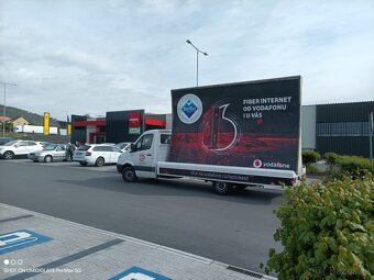 Ridic reklamní auto s billboardem - 4
