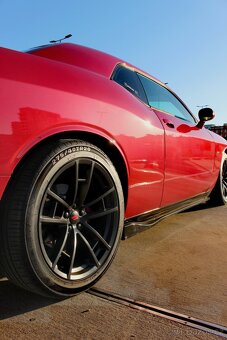 Dodge Challenger 5,7l V8 Hemi - 4