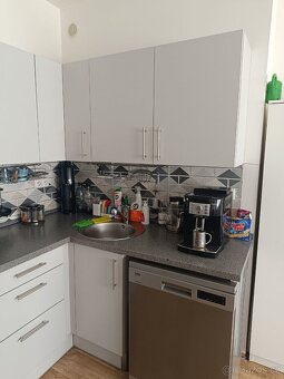 Světle šedá kuchyňská linka bez spotřebičů, jako NOVÁ - 4