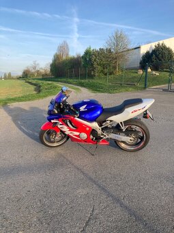 Honda CBR600 F4 - 4