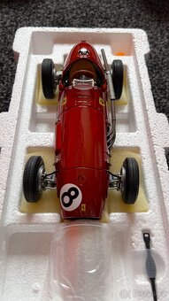 Ferrari 500 F2 #8 Mike Hawthorn 1:18 Exoto (GPC97191) - 4