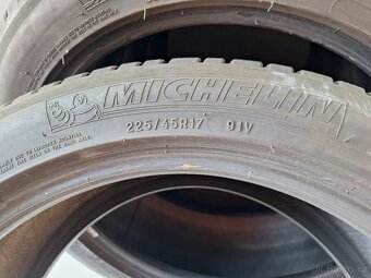 Prodám letní pneu 225/45/17 Michelin - 4