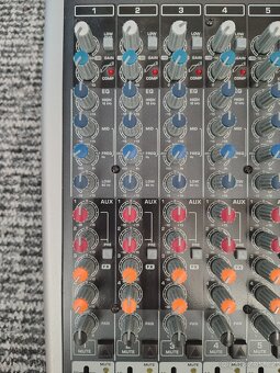 Mixážní pult Behringer Xenyx QX2442USB - 4