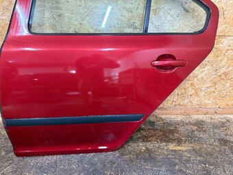 LEVÉ ZADNÍ DVEŘE ŠKODA OCTAVIA 2 SEDAN 9892 - 4