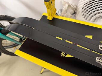 Dětské běžky Atomic PRO C2 Skintec 140 & hole 105 - 4