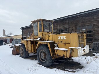 Nakladač UNK 320 - 4