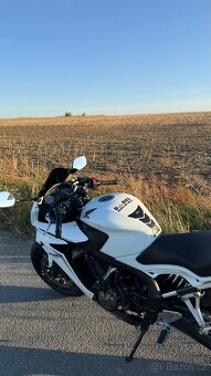 Honda CBR650F - 4