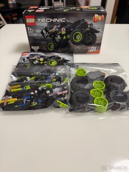 LEGO Technic 42118 - Monster Jam Grave Digger - 4