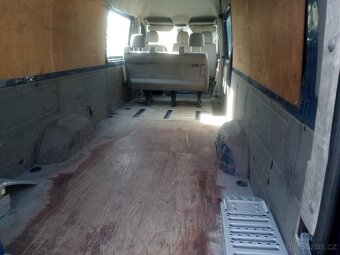 VW Crafter 2.5 TDI 5 .mist původní stav koupeno v ČR - 4