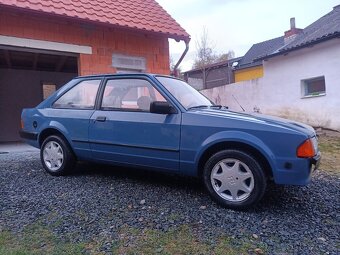 Ford Escort - 4