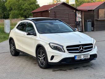 Mercedes Benz GLA220 4MATIC - 4