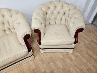 CHESTERFIELD ŠTÝL,MÁSLOVEJ FARBY KOMB.S MAHAG.DREVOM - 4