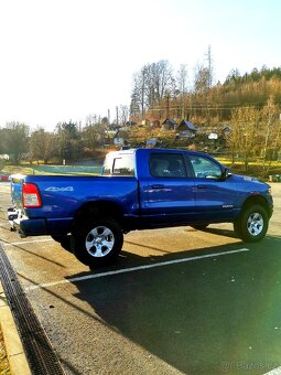 RAM 1500 rok 2019 4x4 5.7 HEMI Bighorn Crew Cab - 4