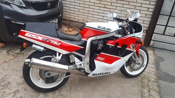 Suzuki GSXR 750 - 4