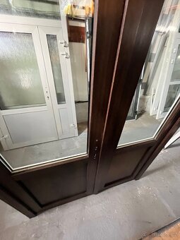 DVOUKŘÍDLÉ PVC VCHODOVÉ DVEŘE BÍLÁ/OŘECH 156x211-PLZEŇ - 4