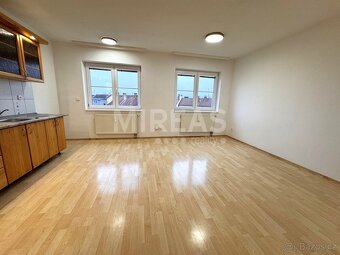Mladá Boleslav, pronájem bytu 1+kk, 35 m2 s garážovým stáním - 4