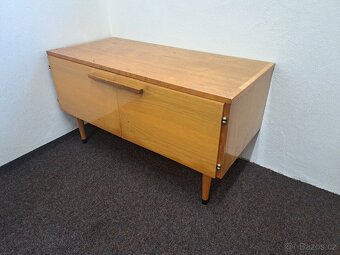 Sedačka a 2 komody - 4