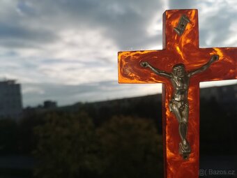 Krásny starý bakelitový krížik - 4