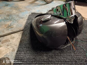 Nádrž shovelhead nová - 4