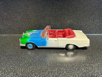 Mercedes Benz 280SE 1:18 - 4