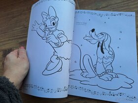 Kniha omalovánek vč. samolepek Megacolor Disney Minnie - 4