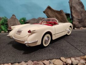 Prodám model 1:18 Chevrolet corvette 1954 - 4
