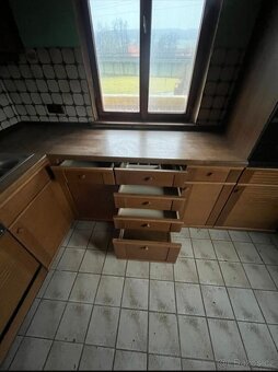 Kuchyňská linka materiál - dřevo, včetně spotřebičů, 3764 - 4