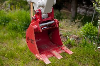 Minibagr Takeuchi TB210R - 4