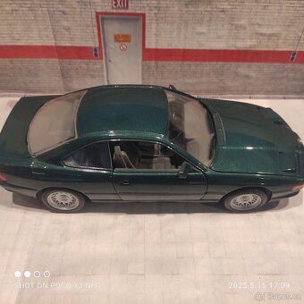 BMW 850 vyklápěcí světla 1:18 road tought - 4