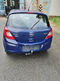 Opel Corsa D 1.0 2009 - 4
