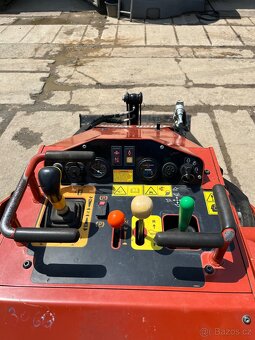 Pásový mininakladač Ditch Witch SK800 - 4