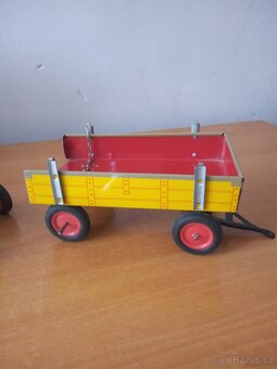 Traktor s vlekem retro - značky Kaden - 4