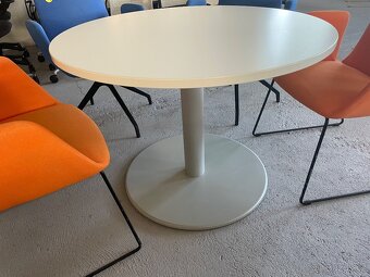 Zasedací židle Steelcase Think, konferenční stůl - 4