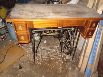 Starý šicí stroje - 4