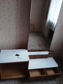 Skříňka se zrcadlem - 4