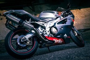 Aprilia RSV1000R - 4