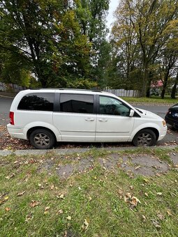 Chrysler Town & Country Touring – prostorný americký minivan - 4
