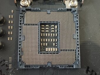 ASUS ROG STRIX Z390-E GAMING - 4