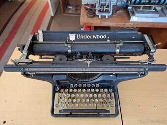 Starožitný psací stroj Underwood - 4
