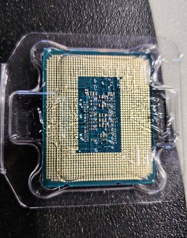 Intel® Core™ i3-12100 - 4