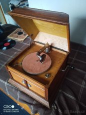 starožitný salóní gramofon po zrestaurování. - 4