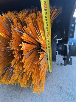 Smeták hydraulický smykový nakladač - 4