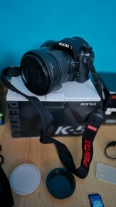 Digitální zrcadlovka Pentax K5 + objektivy + příslušenství - 4