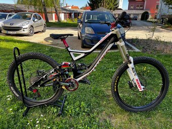 Sjezdove kolo specialized demo 8 - 4