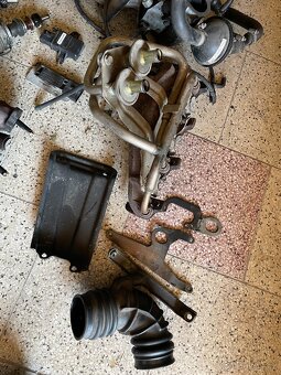 Díly motorů Ford 2,0 OHC Pinto LEVNĚ - 4