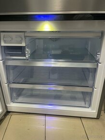 Nepoužitá široká lednice Beko RCNE720E3VZXPN - 4