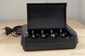 Prodám univerzální nabíječku baterií HAMA pro AAA - AA - C - - 4