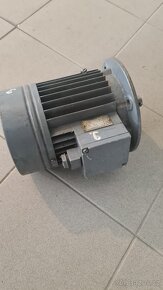 Třífázový asynchronní motor 1,1 kW - 4