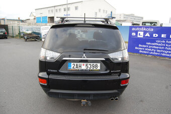 Mitsubishi Outlander - 4
